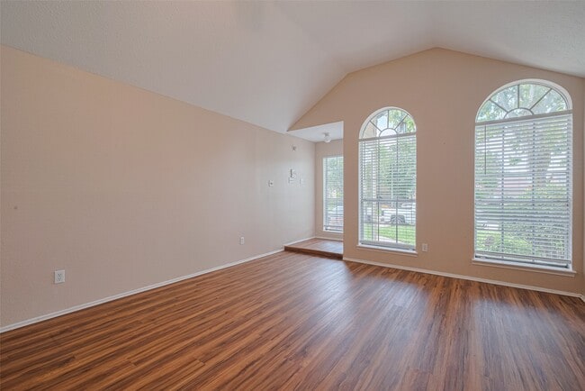 Building Photo - 15827 Beechnut St