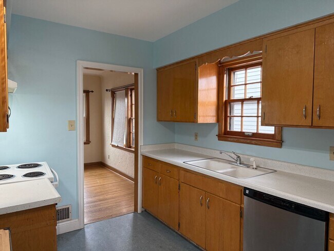 Building Photo - The Cutest 3-Bedroom Tudor - One Block From Como Golf Course