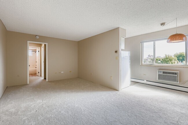 Building Photo - Sunny 6th-Floor Condo at Penn Towers – Rig...