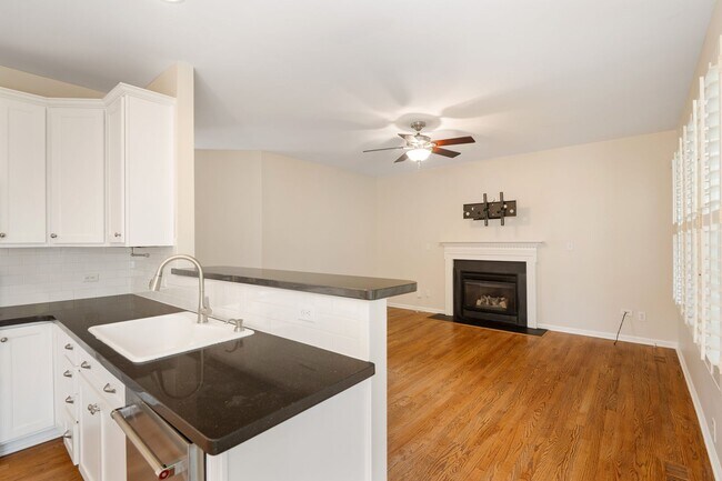 Building Photo - Spacious 5-Bedroom Home with Screened Porch and Office