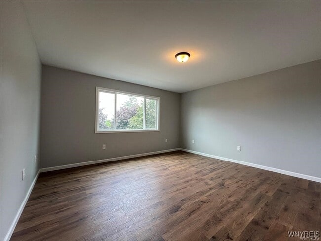 Building Photo - 1589 Center Rd