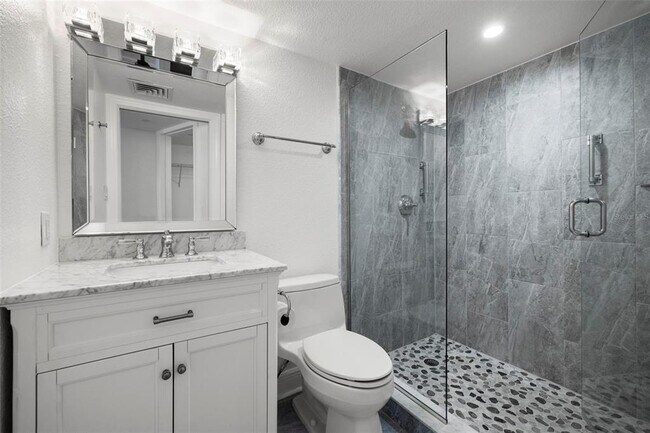 Building Photo - 3301 Bayshore Blvd