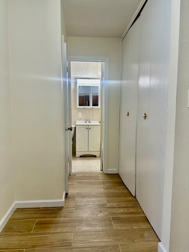 Building Photo - 34 E 32nd St