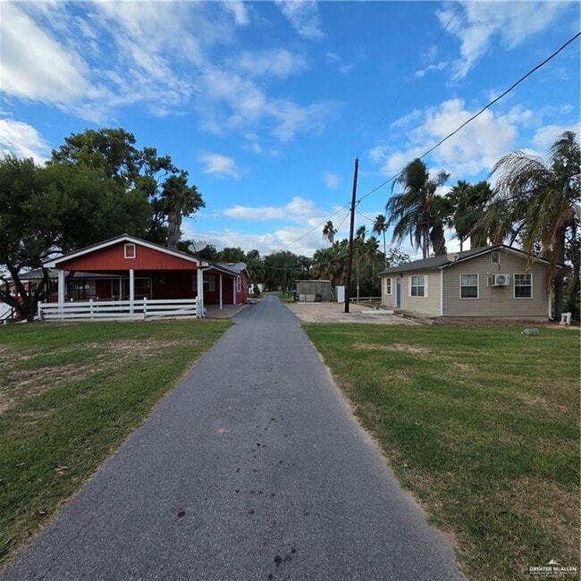 Building Photo - 26 Lago Vista Dr