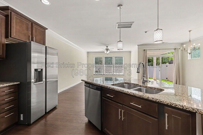 Building Photo - 13431 Savannah Point Dr