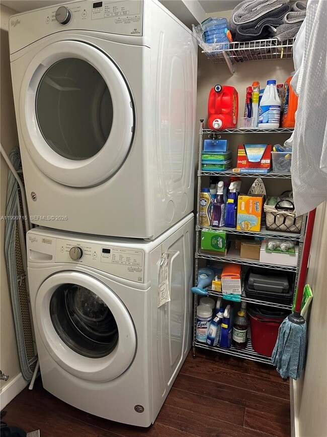 Building Photo - 925 NE 26th Ave