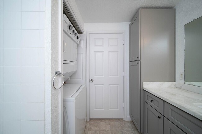 Building Photo - 1330 Old Spanish Trl