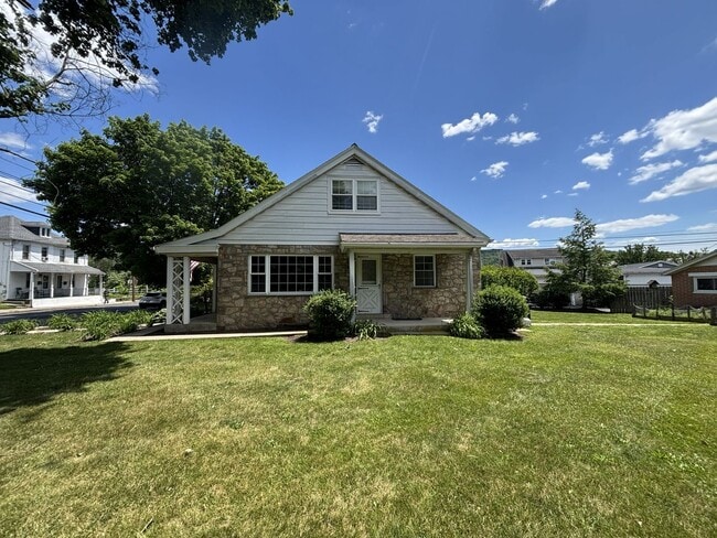 Building Photo - 3/4 Bedroom Emmaus Rental $2,200 Month
