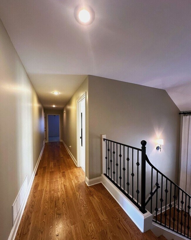 Building Photo - 5 Bedroom /4 Bath House in LAKELAND!!!