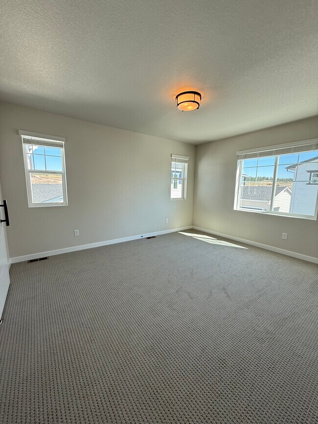 Building Photo - 10202 Spry St