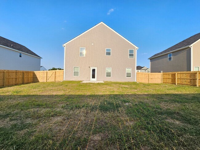 Building Photo - NEW 4- Bedroom Home With Loft, Bonus Room and Fenced Backyard