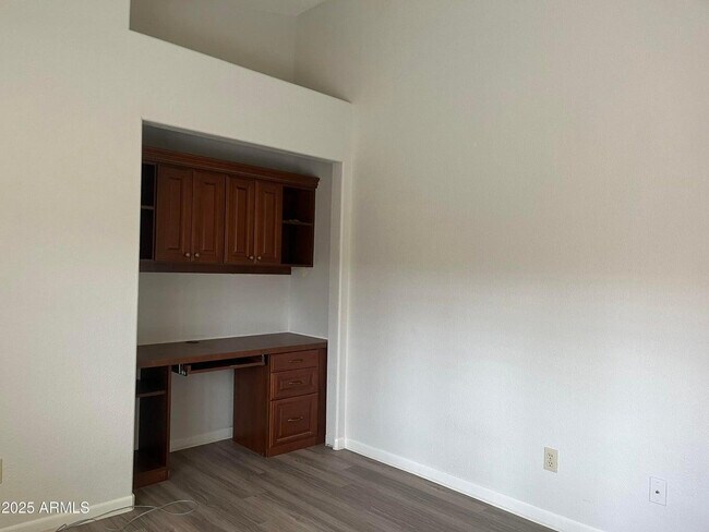 Building Photo - 9440 E Palm Tree Dr