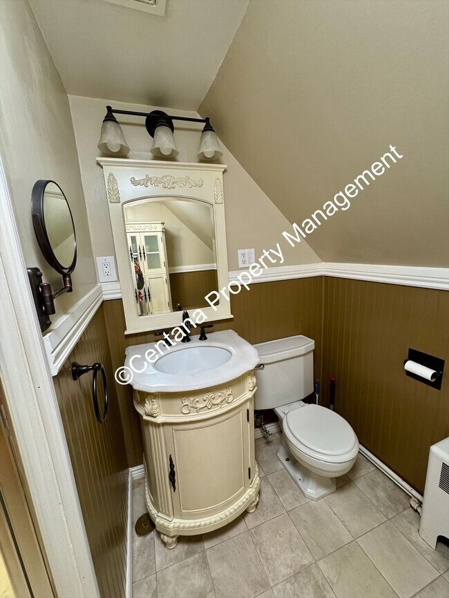 Building Photo - $500 off first months rent on 3 bed 2 bath...