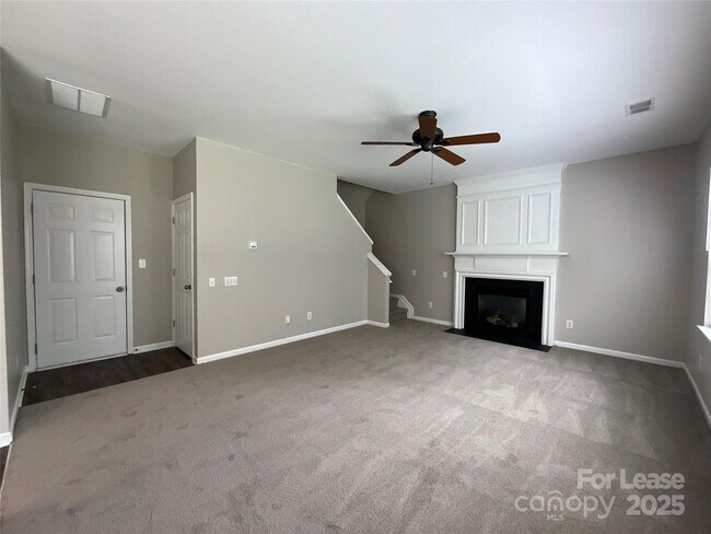 Building Photo - 2111 Arbor Vista Dr