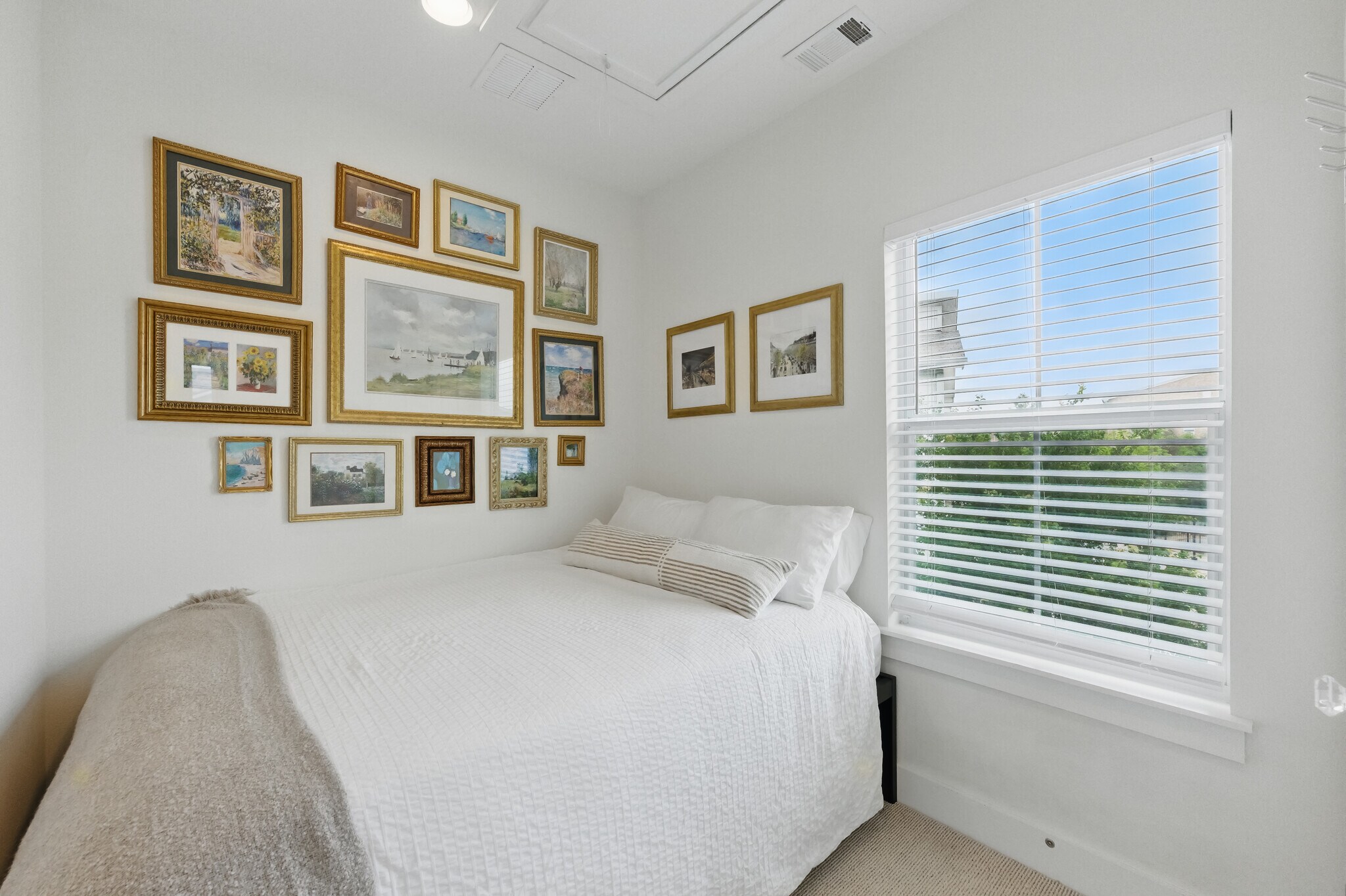 Building Photo - 2710 Halcyon Dr
