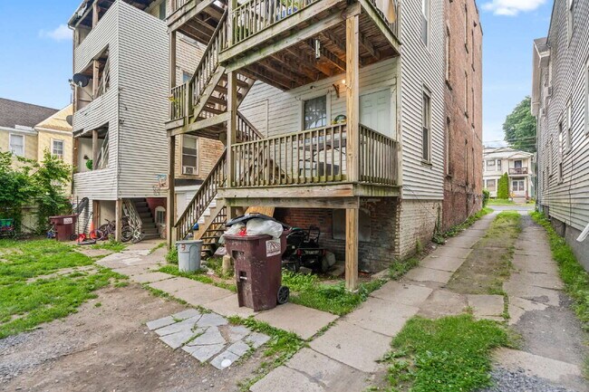 Building Photo - "Spacious 3-Bedroom Retreat at 57 1/2 Sara...