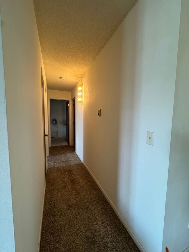 Building Photo - Bring in the NEW YEAR! NW Valleyhigh 2 bed...