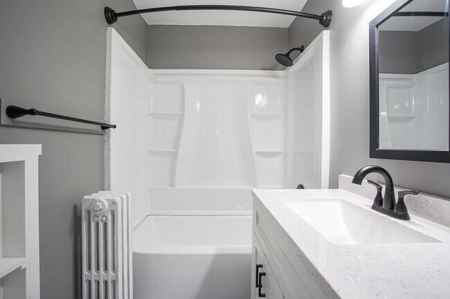 Building Photo - 109 Carver St