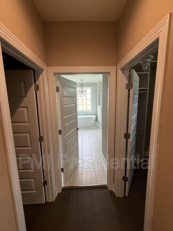 Building Photo - 17919 Stonewolf Dr