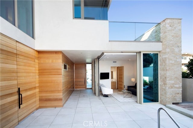 Building Photo - 2010 Calle De Los Alamos