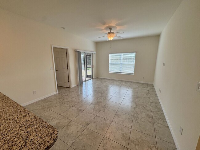 Building Photo - Modern 3 Bed 2 Bath in North Port Available Now