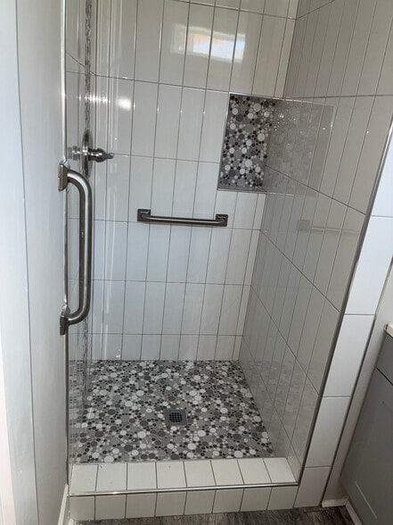 Building Photo - Room in House on Fiske St