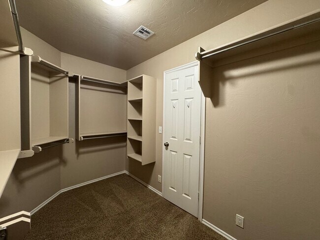 Building Photo - Spacious Home + North Edmond + 3 bedrooms + Study + Edmond Schools + Storm Shelter