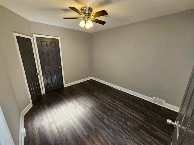Building Photo - 3 Bed/1.5 bath Townhouse in Pigtown