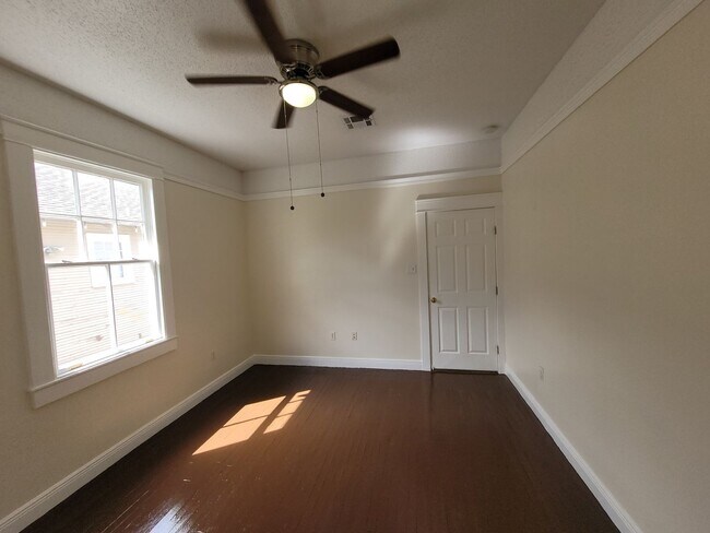 Building Photo - 3 Bedroom Apt. steps from Xavier University New Orleans