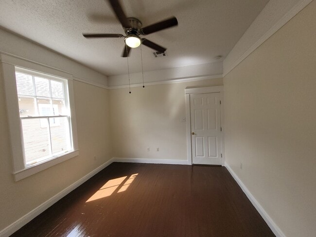 Building Photo - 4702 Euphrosine St