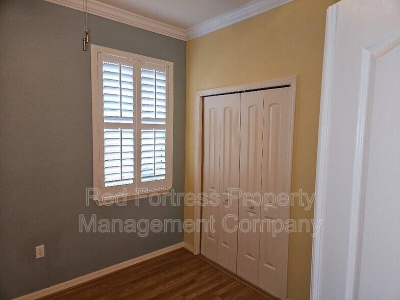 Building Photo - 1775 Scarlett Ave