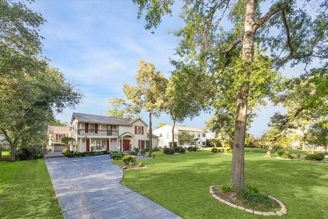 Building Photo - 718 Garden Oaks Blvd