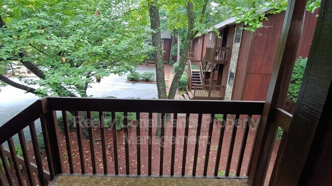 Building Photo - 302 Aspen Ct