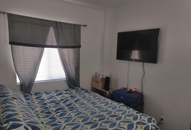 Building Photo - 240 Morongo Dr