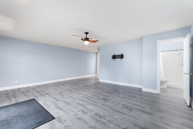 Building Photo - 657 22nd Ave