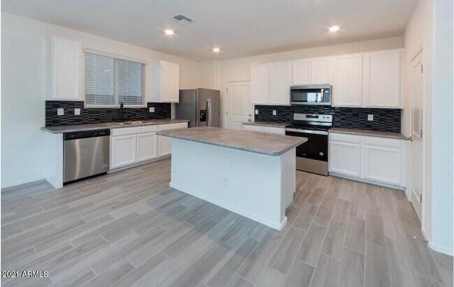 Building Photo - 7251 N 125th Dr