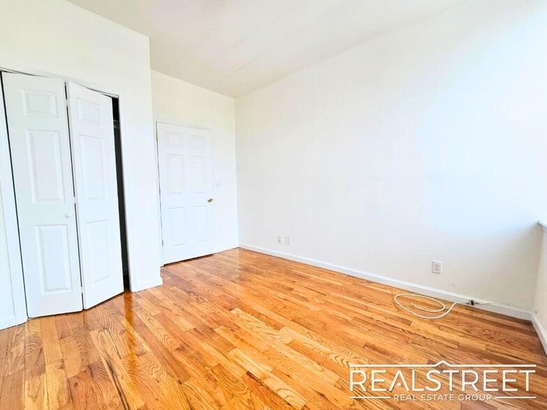 Building Photo - Lovely 2 BR in Bed Stuy near Trains