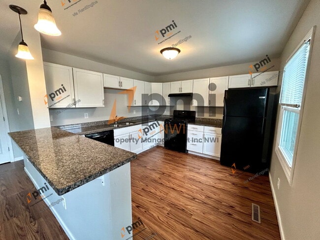 Building Photo - 5831 Creekview Ct W