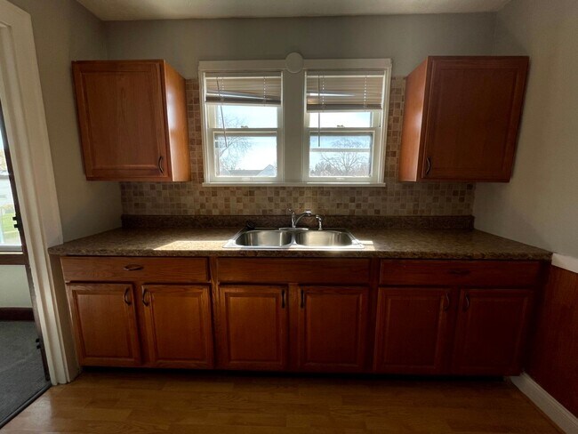 Building Photo - 6711 Dartworth Dr