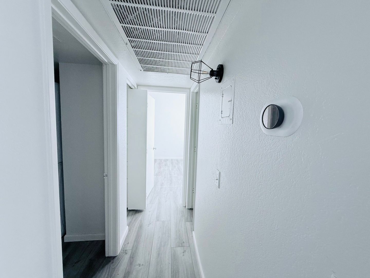 Building Photo - 2814 E Kathleen Rd