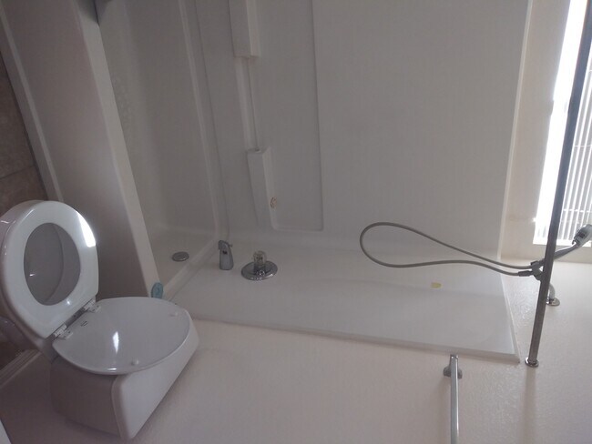 2nd Bathroom - 9109 Valle Vidal Plz SW