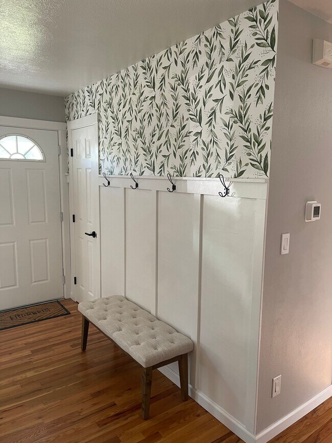 Building Photo - 2908 Meadowbrook Dr