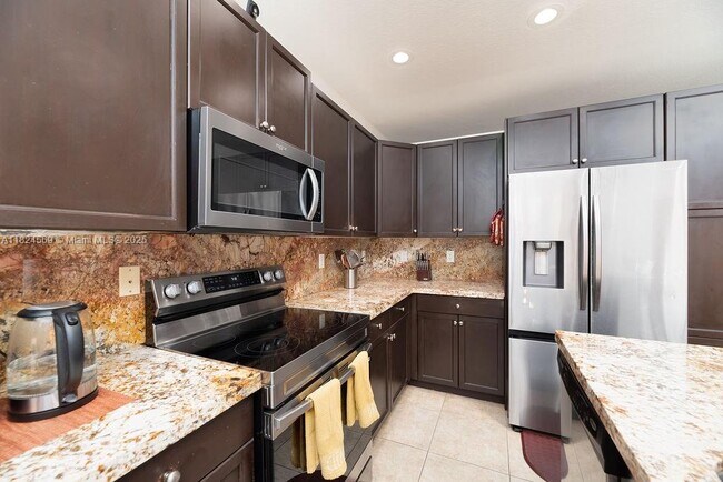 Building Photo - 4832 SW 159th Ave