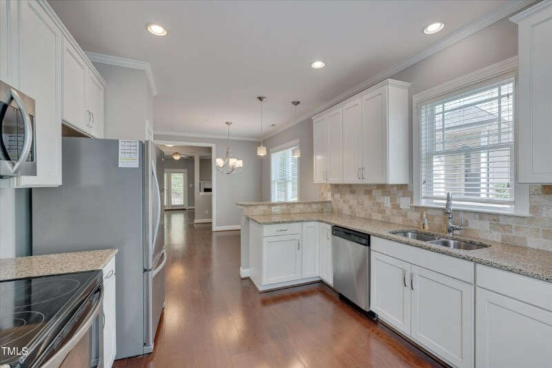 Building Photo - 300 Mariah Towns Way