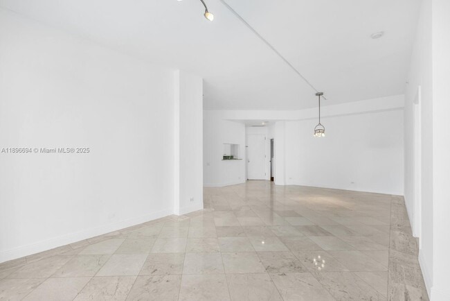 Building Photo - 888 Brickell Key Dr