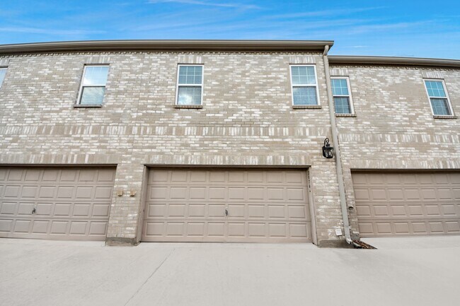 Building Photo - 2874 Holly Hall St