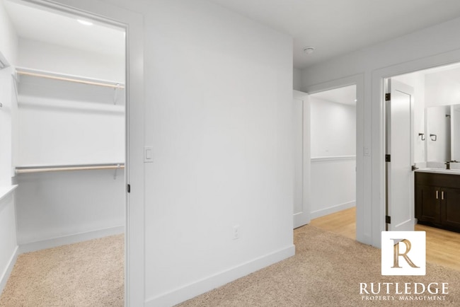Building Photo - 565 G St