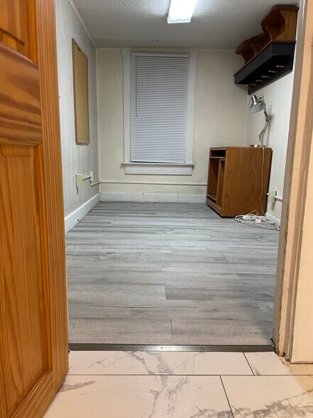 Building Photo - 370 Falling Run Rd