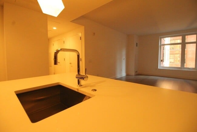 Building Photo - 100 Lovejoy Pl