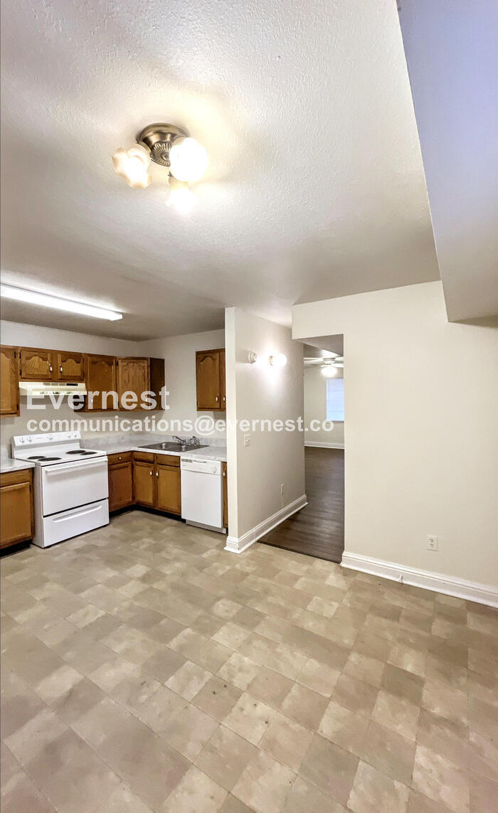 Building Photo - 1313 E 31st St